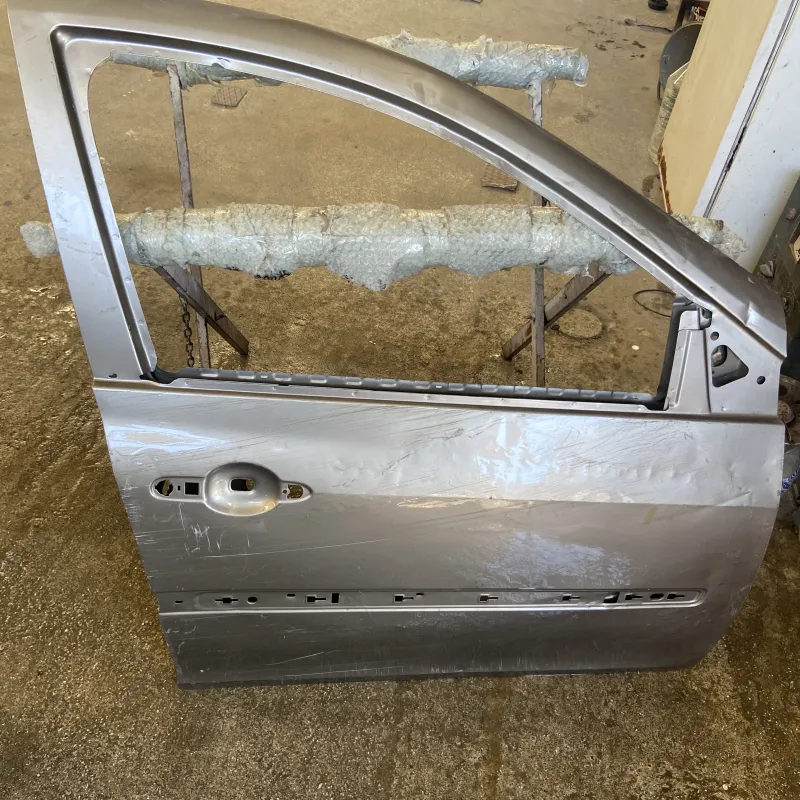 Clio 3 sağ ön kapı