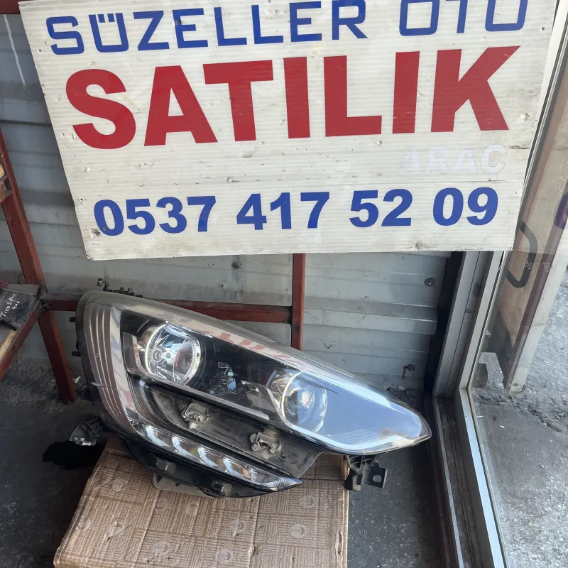 Megan 4 sag far nikajlı beyaz 